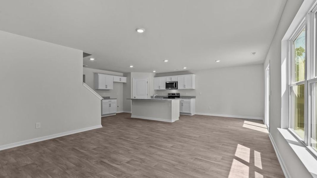 Spacious, unfurnished interior of a new home in Blair Ridge, La Grange (Image 22).