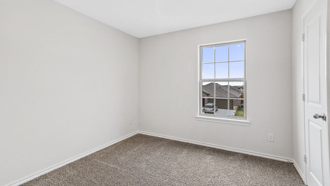 Spacious, unfurnished interior of a new home in Saddlebrook, Waxahachie (Image 16).