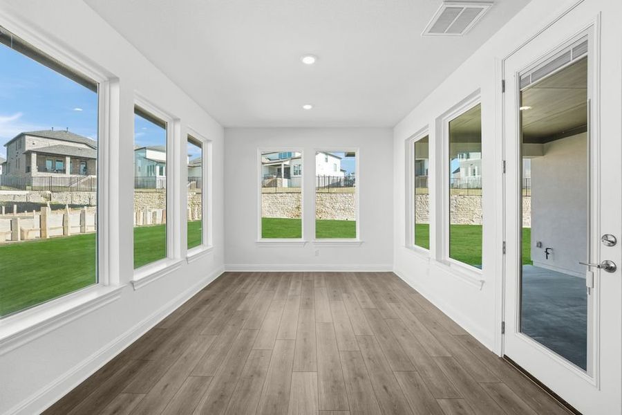 Spacious, unfurnished interior of a new home in Travisso, Leander (Image 12).