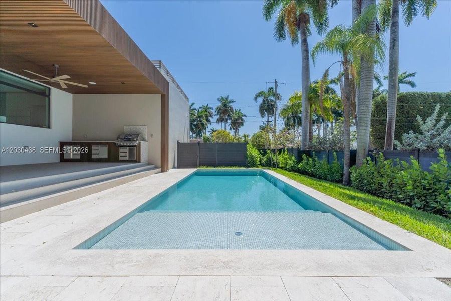 Exterior details and patio area of a home in , Hollywood (Image 30).