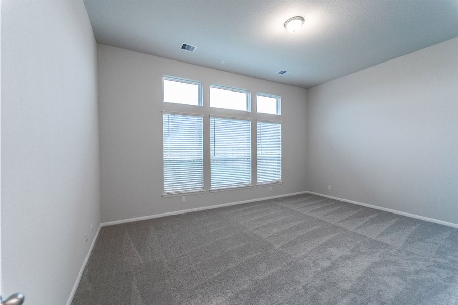 Spacious, unfurnished interior of a new home in Creekhaven, Iowa Colony (Image 20).