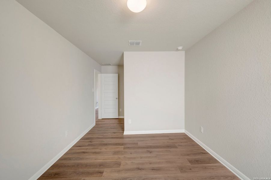 Spacious, unfurnished interior of a new home in Mesquite Ridge, San Antonio (Image 18).