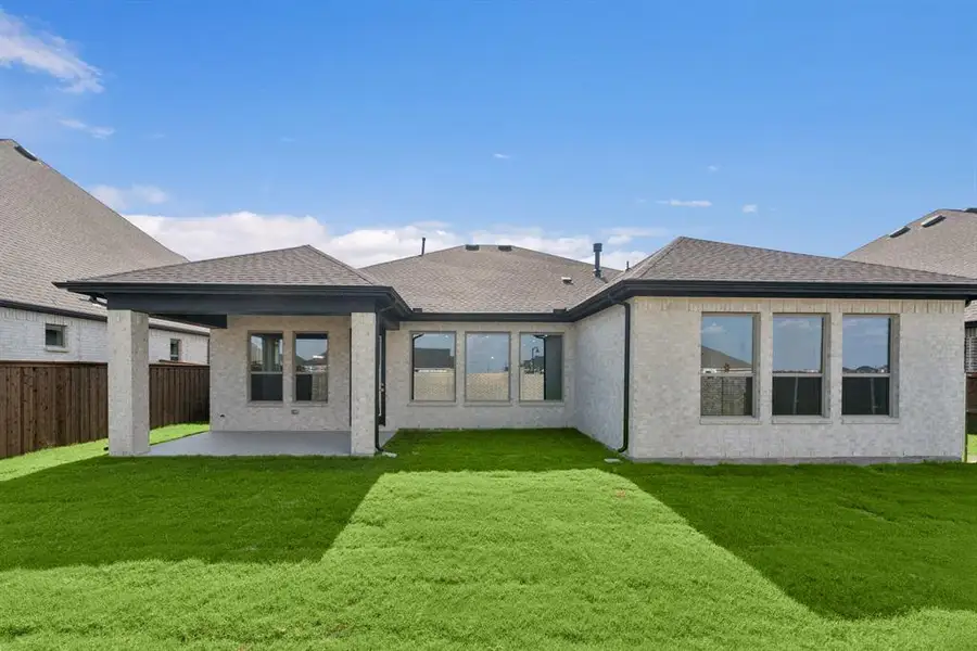 Exterior details and patio area of a home in Myrtle Creek, Waxahachie (Image 3).