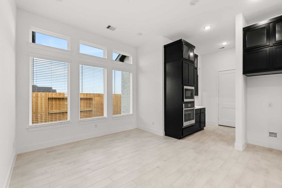 Spacious, unfurnished interior of a new home in Brookewater, Rosenberg (Image 26).