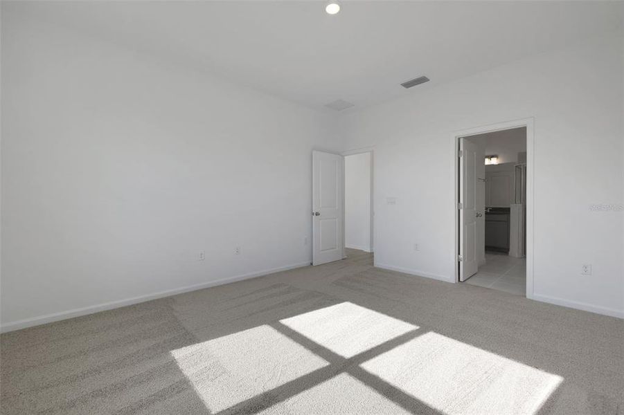 Spacious, unfurnished interior of a new home in Seaport Village, Tavares (Image 23).