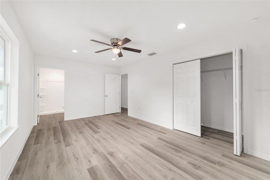 Spacious, unfurnished interior of a new home in , Silver Springs (Image 41).