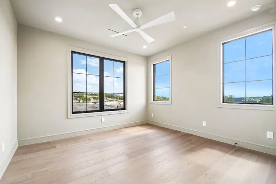 Spacious, unfurnished interior of a new home in The Overlook at Westlake, Austin (Image 25).