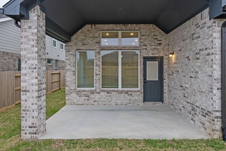 Exterior details and patio area of a home in Mulberry Farms, Santa Fe (Image 4).