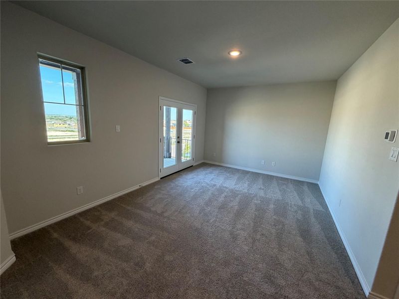 Spacious, unfurnished interior of a new home in Lariat, Liberty Hill (Image 28).