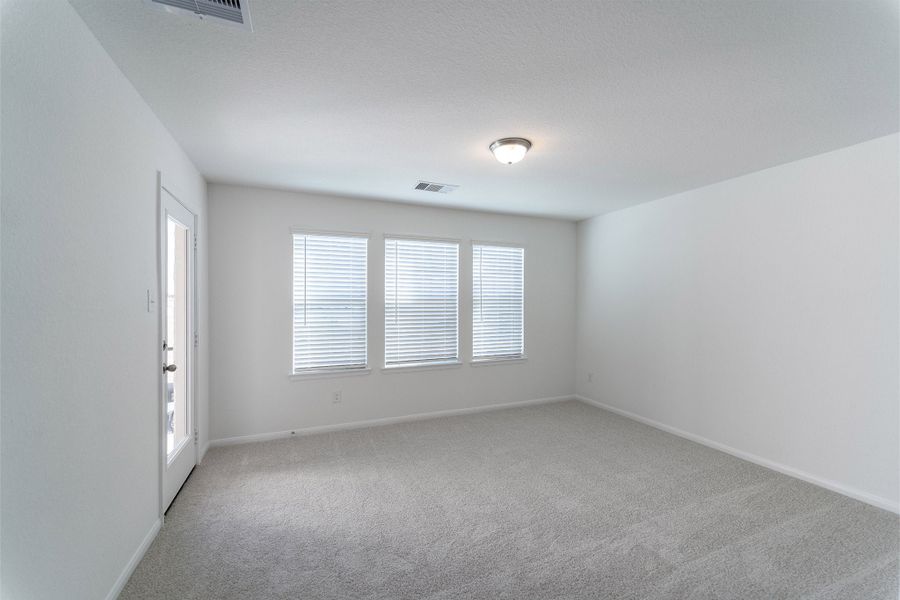 Spacious, unfurnished interior of a new home in Lago Mar, Texas City (Image 19). Spacious, unfurnished interior of a new home in Lago Mar, Texas City (Image 19).