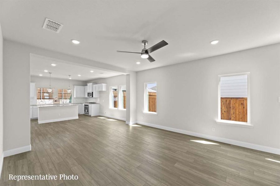 Spacious, unfurnished interior of a new home in Keeneland, Aubrey (Image 12).