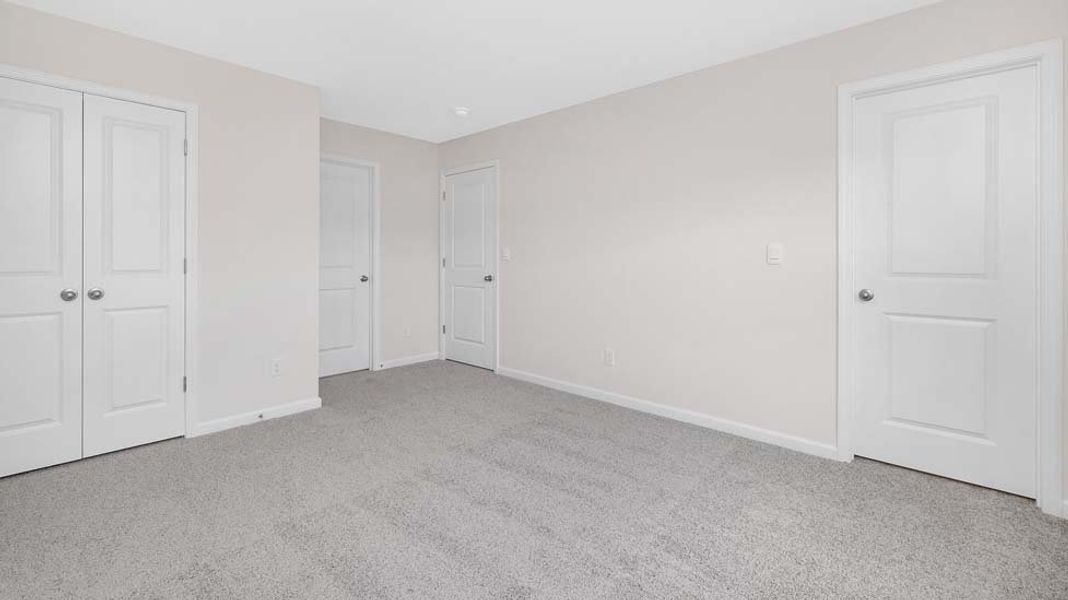 Spacious, unfurnished interior of a new home in Sylvan Creek, Denver (Image 29).