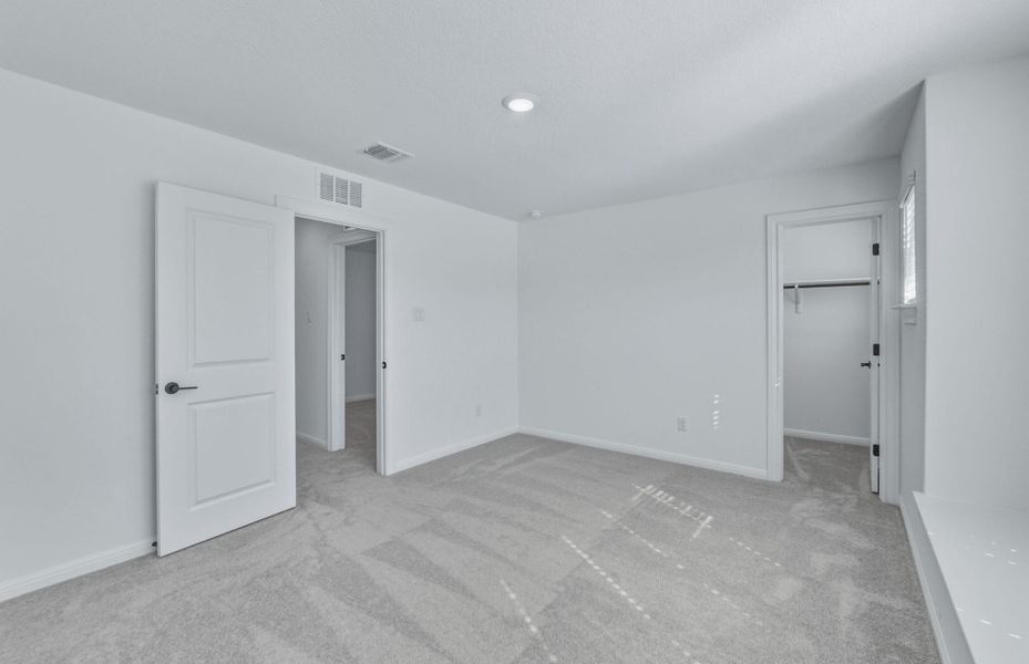 Spacious, unfurnished interior of a new home in Horizon Lake, Leander (Image 45).