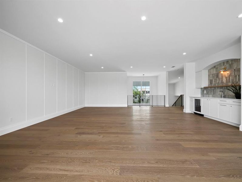 Spacious, unfurnished interior of a new home in , Sarasota (Image 58).