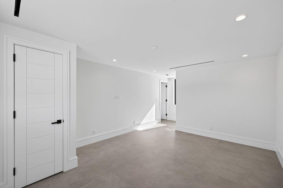 Spacious, unfurnished interior of a new home in , Fort Lauderdale (Image 18). Spacious, unfurnished interior of a new home in , Fort Lauderdale (Image 18).