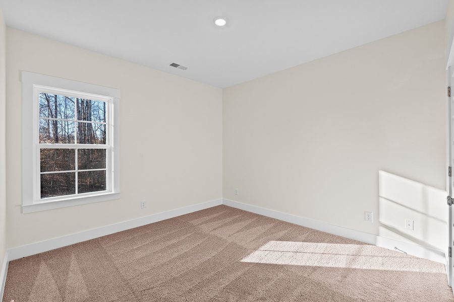 Spacious, unfurnished interior of a new home in Fieldstone, Lexington (Image 40).
