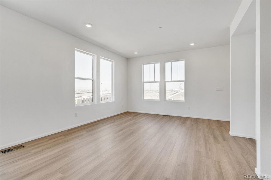 Spacious, unfurnished interior of a new home in Turnberry, Commerce City (Image 30).