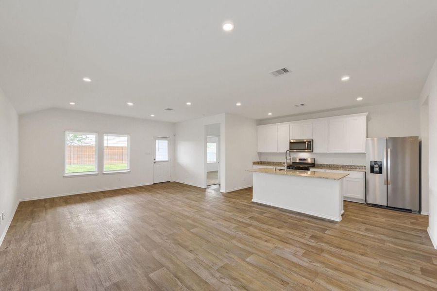 Spacious, unfurnished interior of a new home in , Fulshear (Image 17). Spacious, unfurnished interior of a new home in , Fulshear (Image 17).
