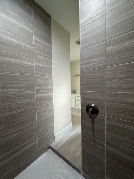 Image 27 of a home in .