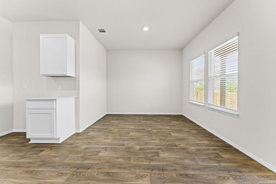 Spacious, unfurnished interior of a new home in Redbird Ranch, San Antonio (Image 13).