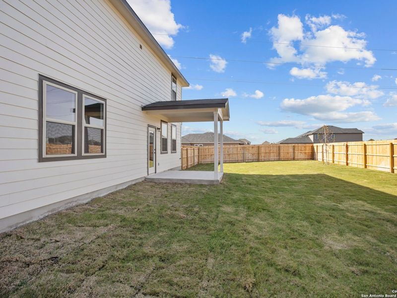 Exterior details and patio area of a home in Hannah Heights, Seguin (Image 29).
