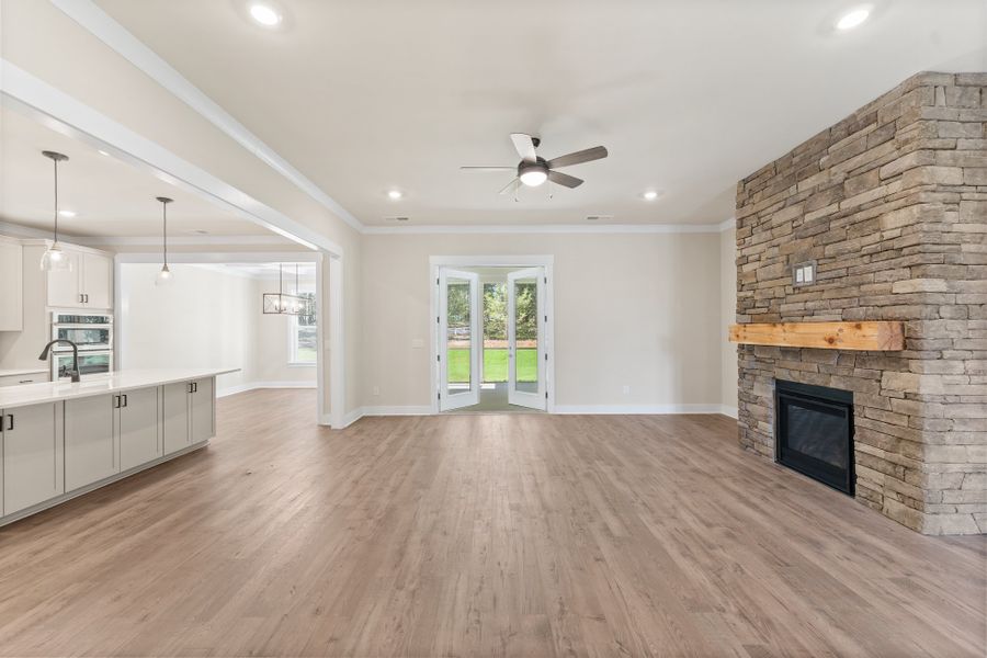 Representative unfurnished interior of a home built from the Chadwick by Hunter Quinn Homes in Greenpond Acres, Woodruff (Image 15).