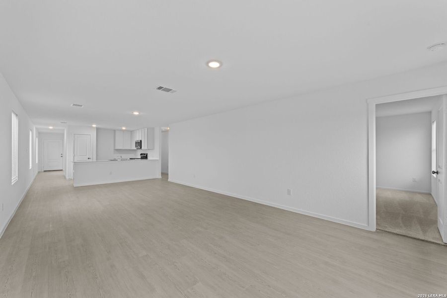 Spacious, unfurnished interior of a new home in Guadalupe Ridge, New Braunfels (Image 18).