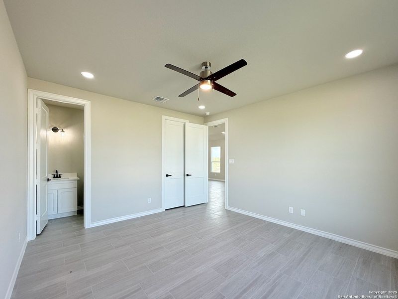 Spacious, unfurnished interior of a new home in , La Vernia (Image 23). Spacious, unfurnished interior of a new home in , La Vernia (Image 23).