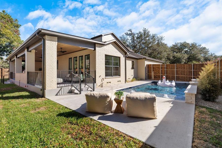 Exterior details and patio area of a home in , Dallas (Image 23).