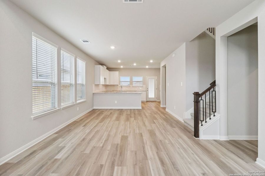 Spacious, unfurnished interior of a new home in Remington Ranch, San Antonio (Image 40).