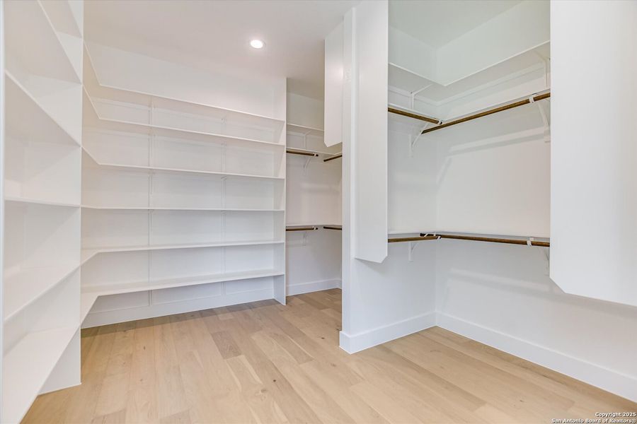 Spacious, unfurnished interior of a new home in , Horseshoe Bay (Image 19).