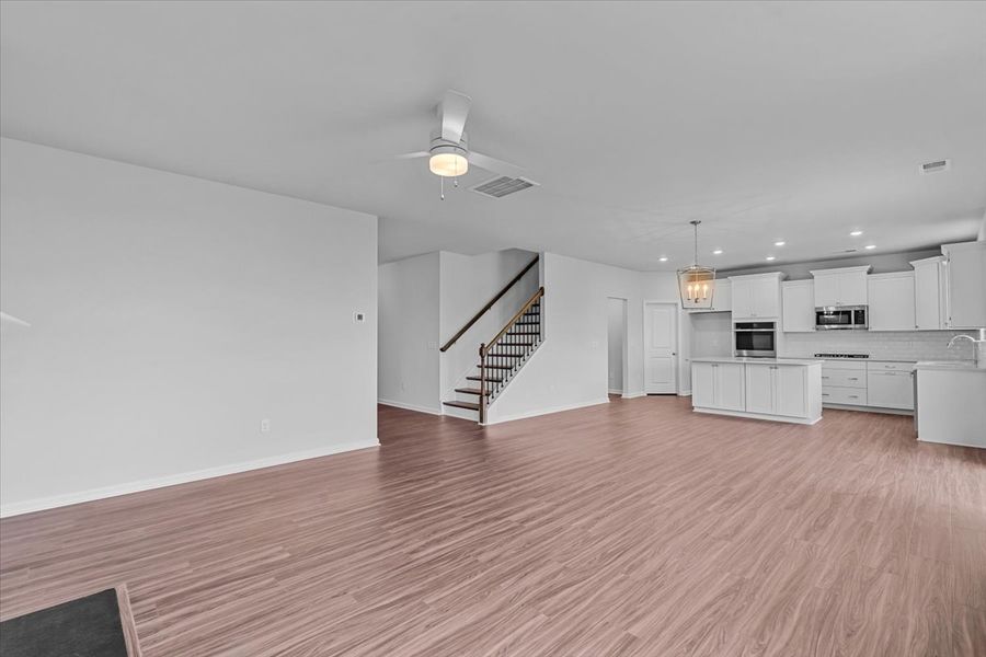 Spacious, unfurnished interior of a new home in Fieldstone, Lexington (Image 19).