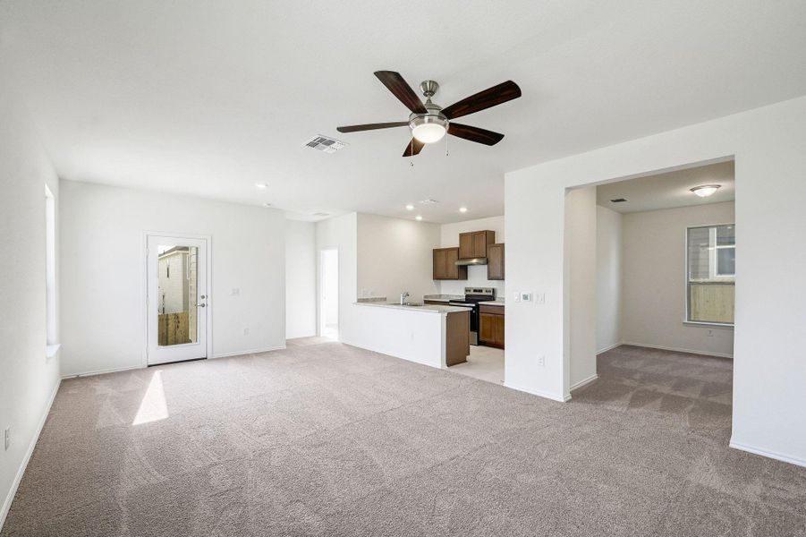 Spacious, unfurnished interior of a new home in Creekside at Estancia, Austin (Image 13).