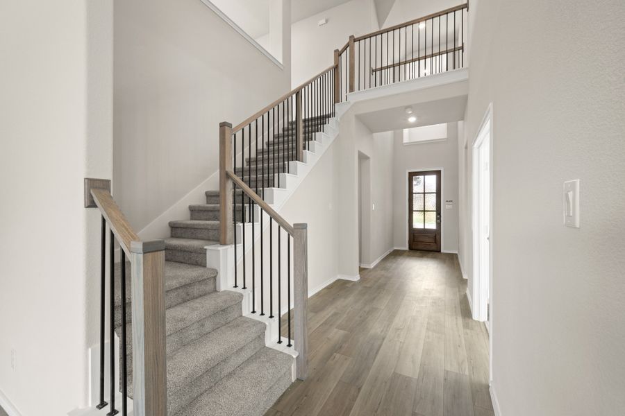 Spacious, unfurnished interior of a new home in Pirate Village, Granbury (Image 13).