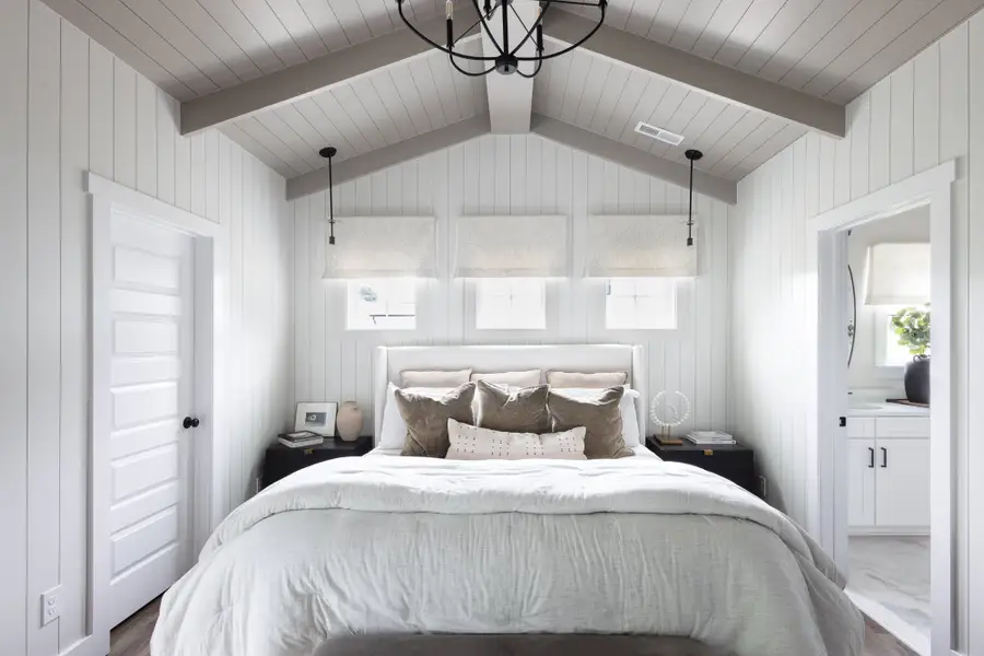 Representative furnished interior of a home built from the Savannah by Keystone Custom Homes in The Gables at Handsmill Waterfront, York (Image 9).