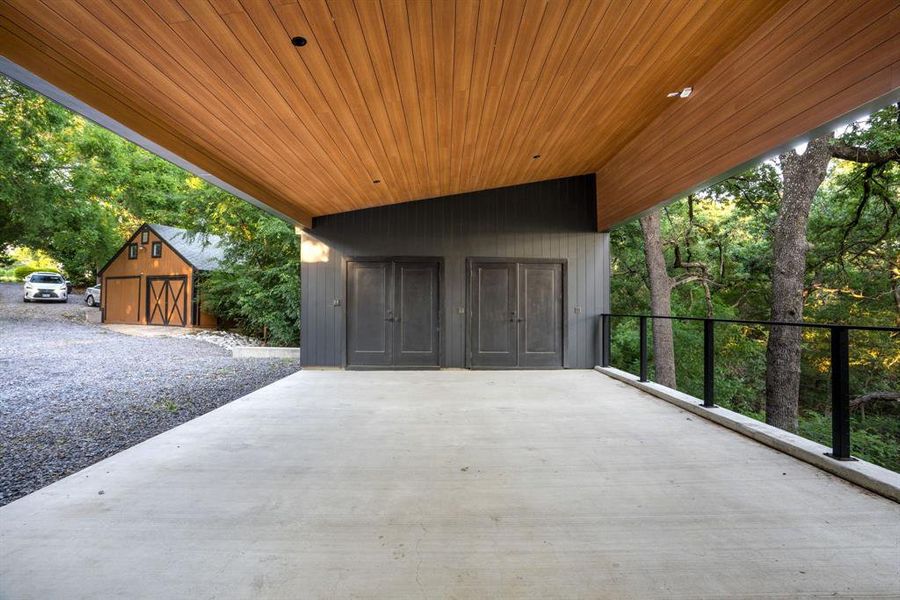 Exterior details and patio area of a home in , Oak Point (Image 22).