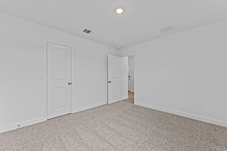 Spacious, unfurnished interior of a new home in Riverview, Georgetown (Image 21).