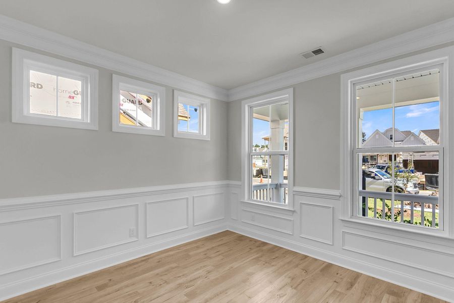 Spacious, unfurnished interior of a new home in Tidewater at Lakes of Cane Bay, Summerville (Image 20).