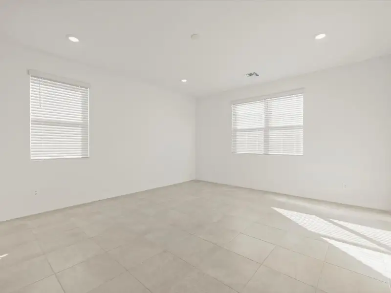 Spacious, unfurnished interior of a new home in Mesquite Mountain Ranch at Frontera, Surprise (Image 9).