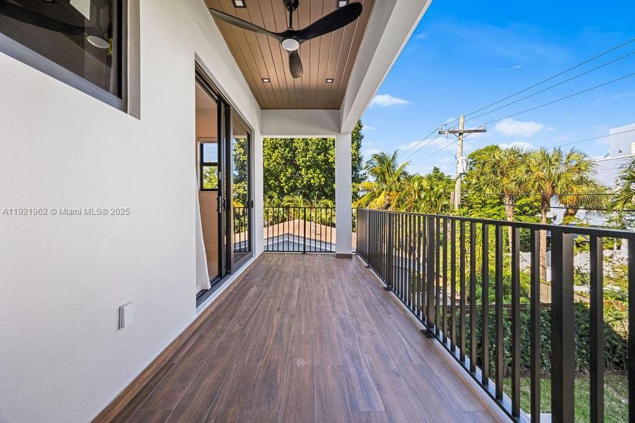 Exterior details and patio area of a home in , Fort Lauderdale (Image 35).