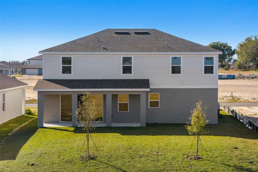 Exterior details and patio area of a home in Eden Crest, Apopka (Image 28).