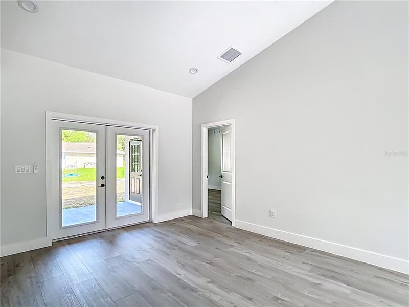 Spacious, unfurnished interior of a new home in , Ocala (Image 22).