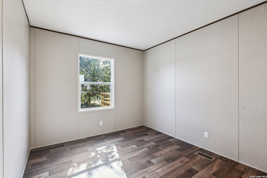 Spacious, unfurnished interior of a new home in , Hondo (Image 22).