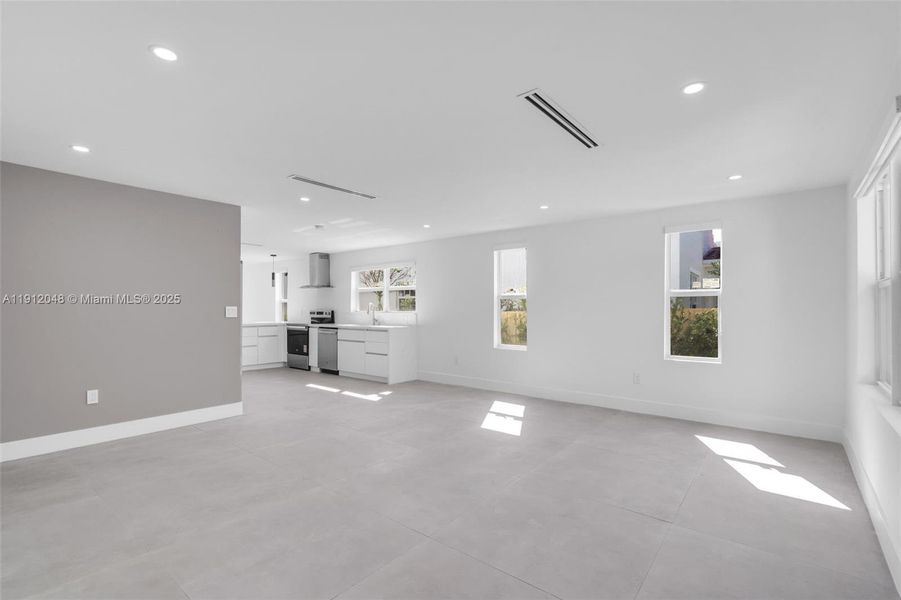 Spacious, unfurnished interior of a new home in , West Palm Beach (Image 34).