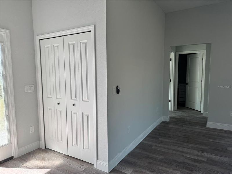 Spacious, unfurnished interior of a new home in , Palm Bay (Image 3).