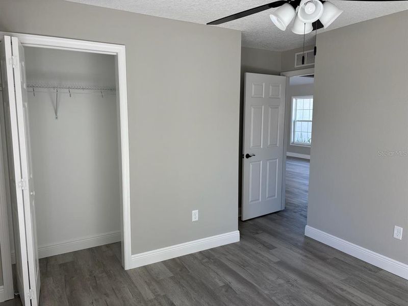 Spacious, unfurnished interior of a new home in , Citrus Springs (Image 18).