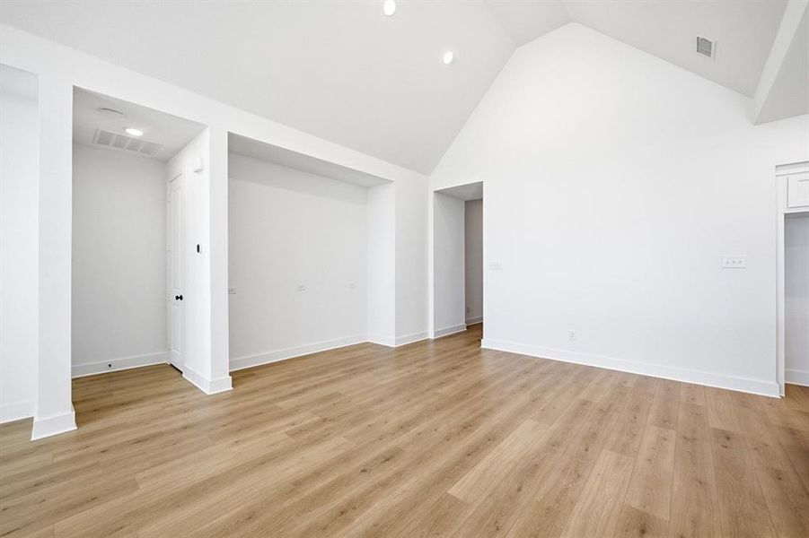 Spacious, unfurnished interior of a new home in Heritage Ranch: 50ft. lots, Sherman (Image 18).