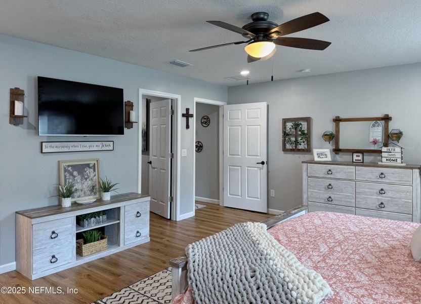Furnished interior view inside a new home in , Palatka (Image 17).