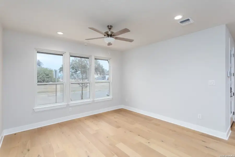 Spacious, unfurnished interior of a new home in , San Antonio (Image 16).