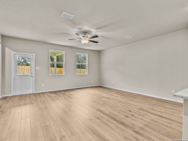 Spacious, unfurnished interior of a new home in Royal Crest, San Antonio (Image 20).